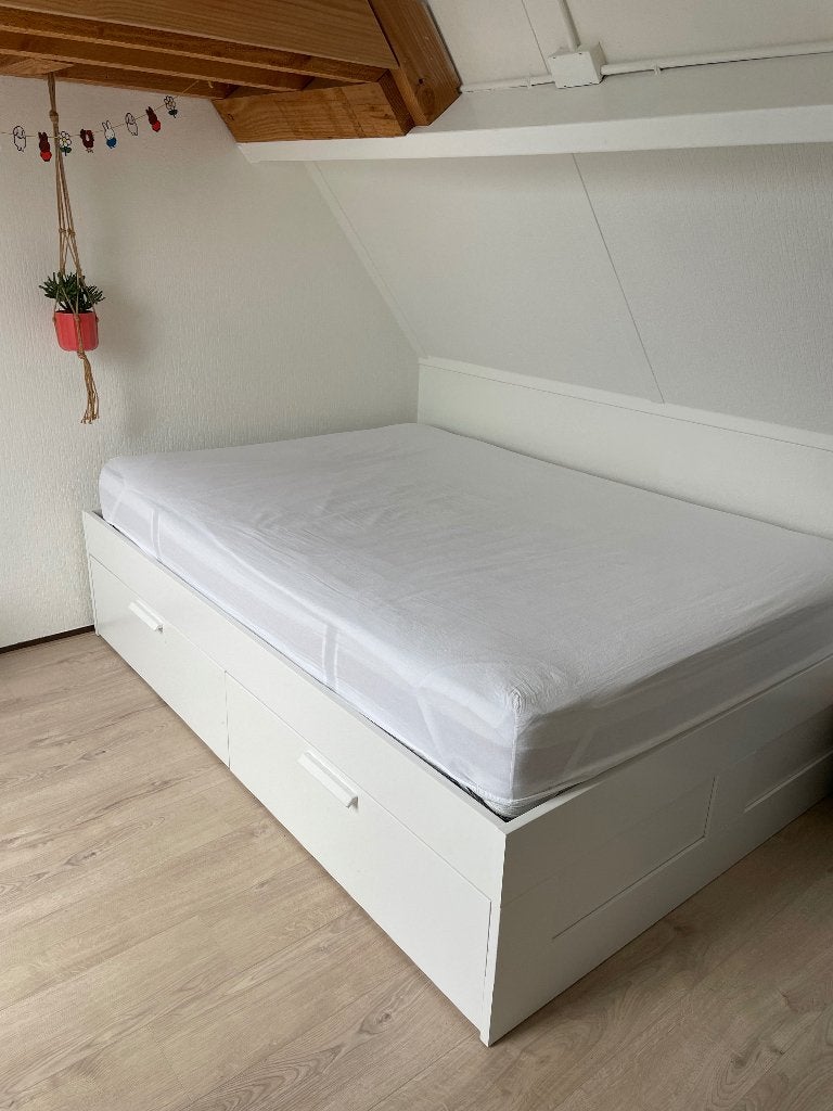 Brimnes bed Ikea, Ophalen, Wit, 140 cm, Zo goed als nieuw