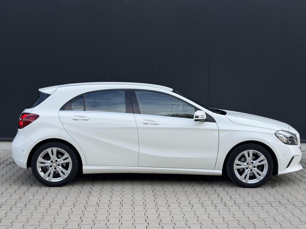 Mercedes A-klasse 180 Prestige Trekhaak Stoelvwarming Cruise, Gebruikt, 4 cilinders, Met garantie (alle), Leder en Stof