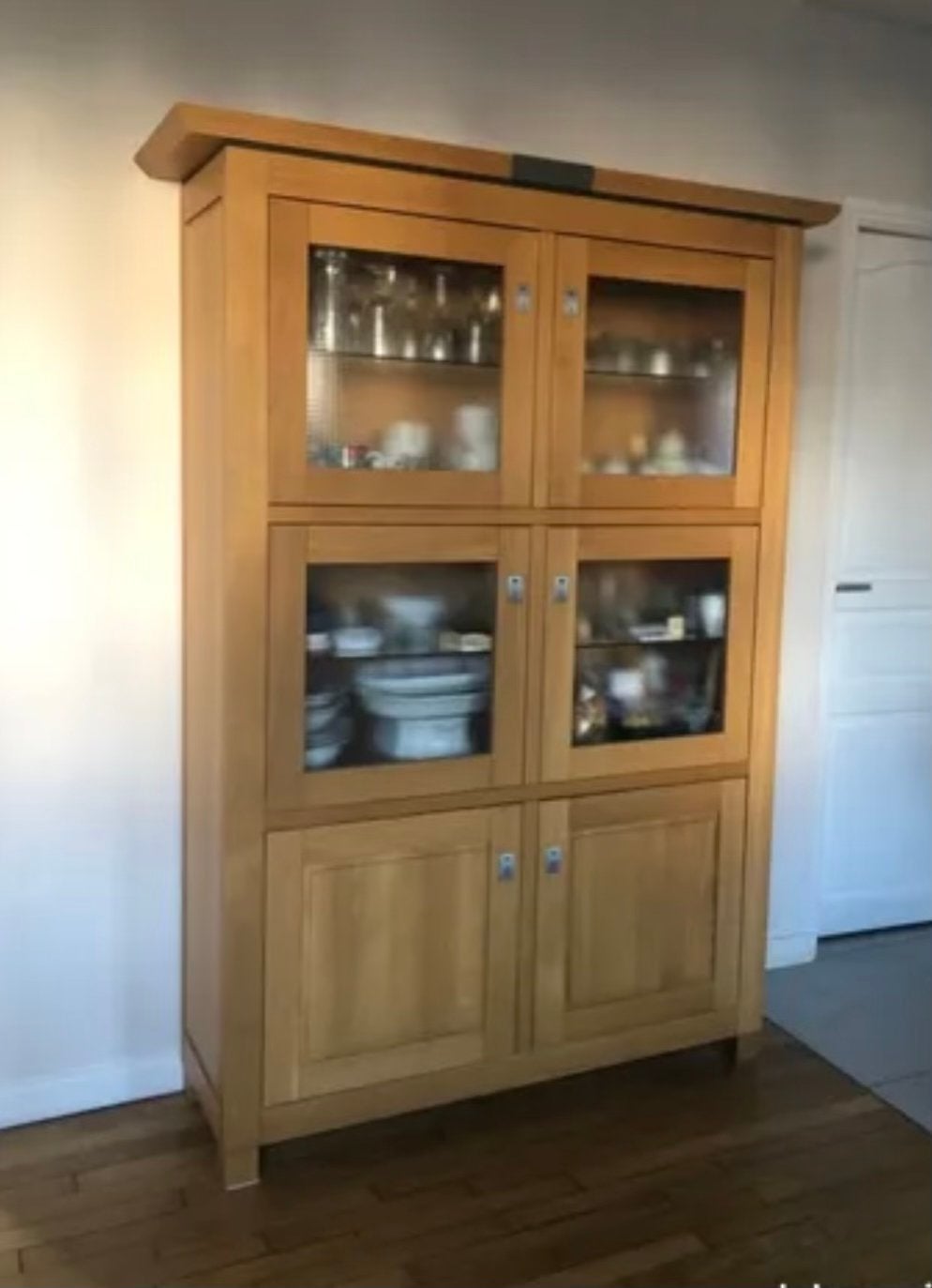 Eikenhouten vitrinekast met glazen deuren, Ophalen, Gebruikt, Eikenhout, 50 tot 100 cm