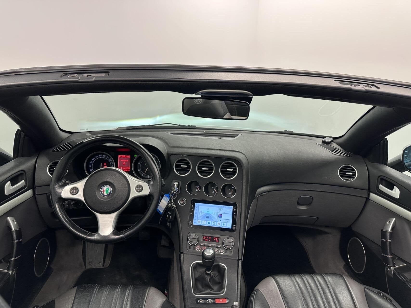 Alfa Romeo Spider 2.2 JTS CARPLAY NAVI LEER LM CRUISE ECC ST, Gebruikt, Zwart, 4 cilinders, 1505 kg