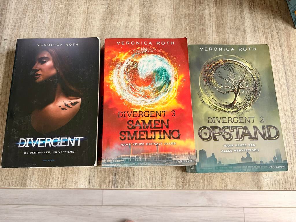Divergent trilogie - Veronica Roth (deel 1, 2, 3), Ophalen of Verzenden, Gelezen