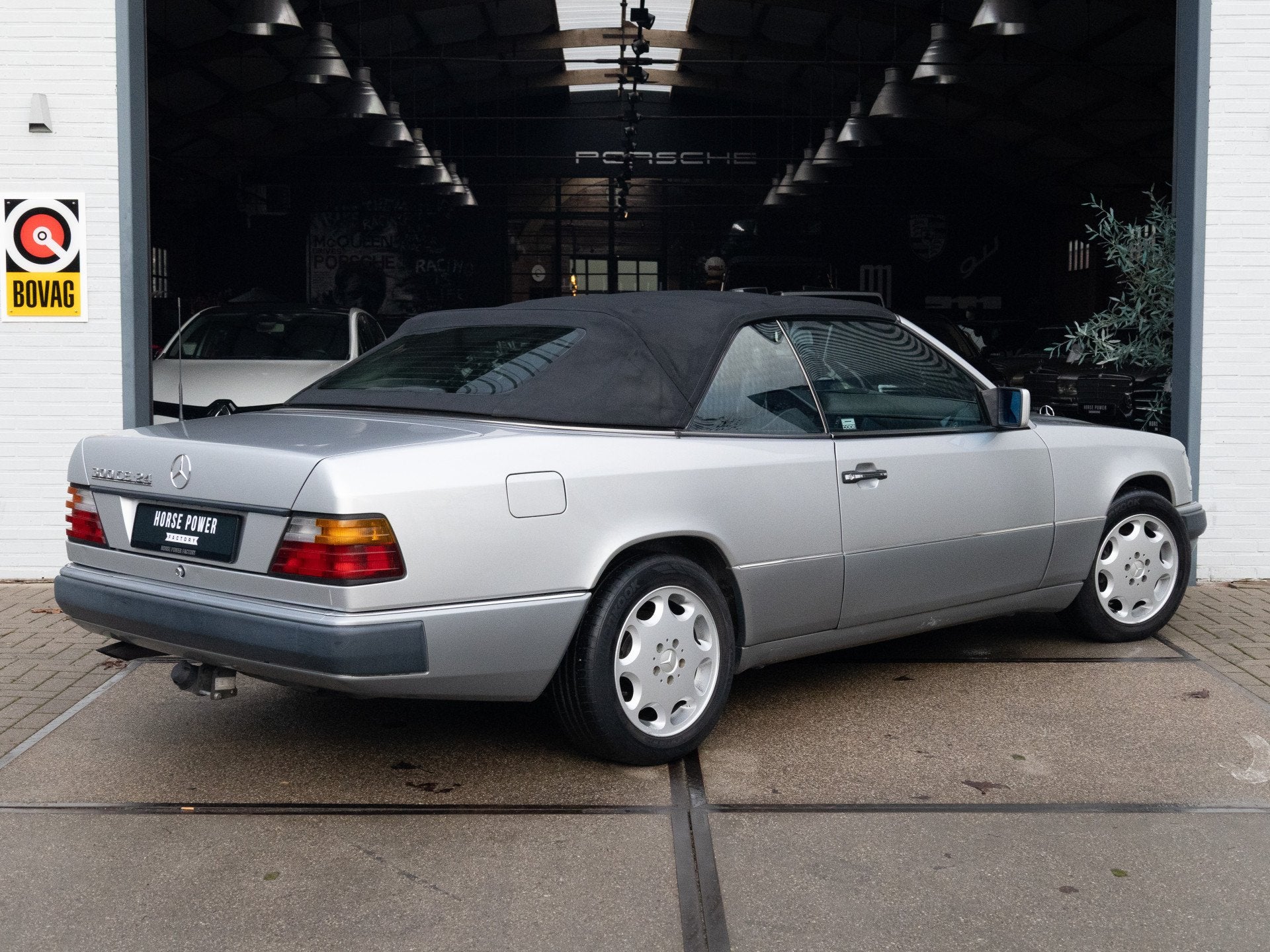 Mercedes-Benz 300-serie 300 CE 24-v W124 (bj 1994), Auto's, Oldtimers, Achterwielaandrijving, Zwart, Cabriolet, 4 stoelen