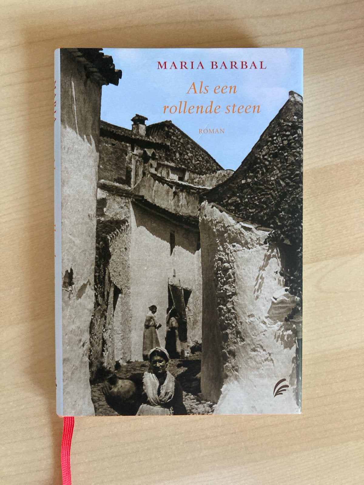 Als een rollende steen - Maria Barbal (Roman), Ophalen of Verzenden, Zo goed als nieuw, Europa overig