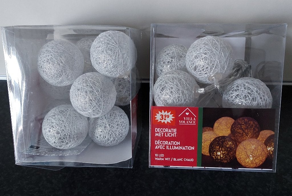 Led slinger zilver kleurige ballen/warm wit licht 2st=4 euro, Huis en Inrichting, Ophalen, Nieuw, Zilver