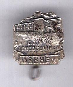 C.J.M.V. Jeugdcentrum Arnhem zilverkleurig broche ( U_547 ), Verzenden, Nieuw, Stad of Land, Speldje of Pin