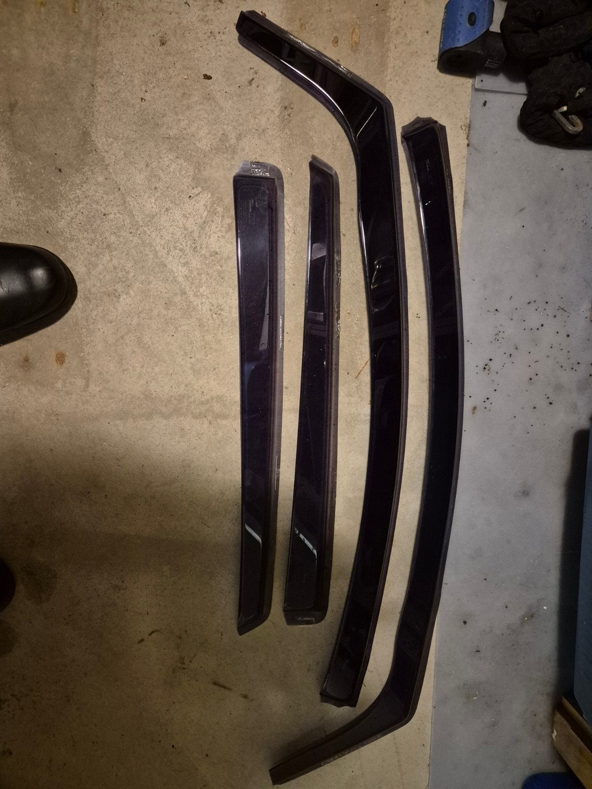 Raam windschermen voor auto - Gebruikt bruine kleur  4deurs, Ophalen of Verzenden, Gebruikt, Universele onderdelen