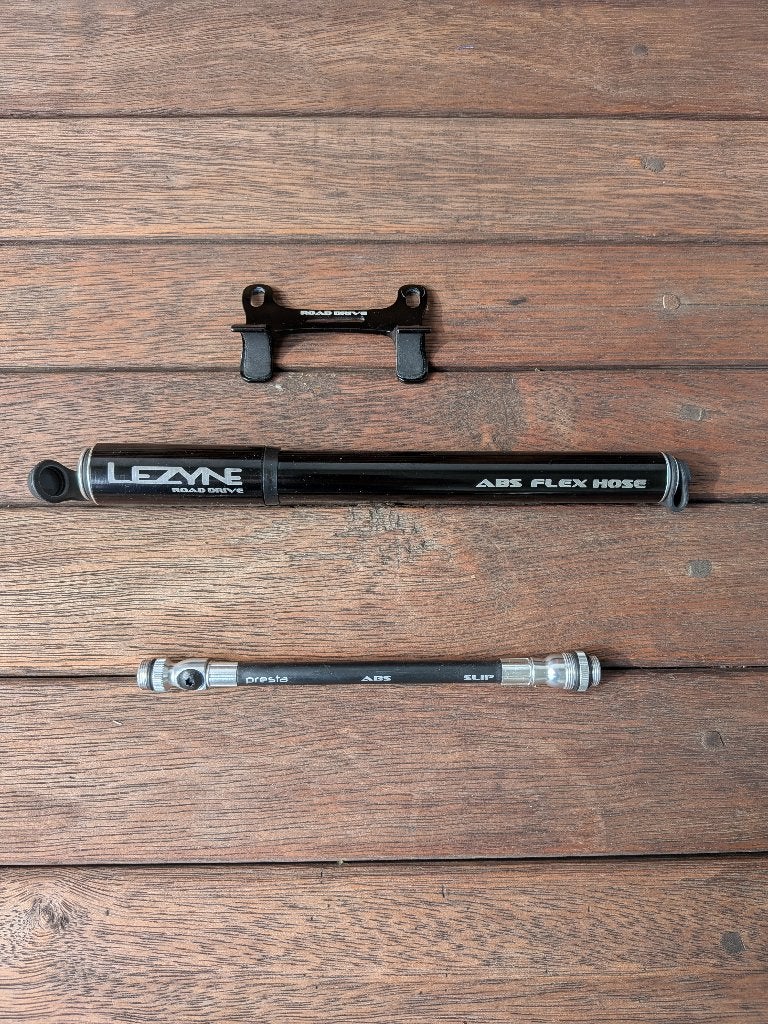 fietspomp Lezyne Road Drive M (zgan), Ophalen of Verzenden, Zo goed als nieuw