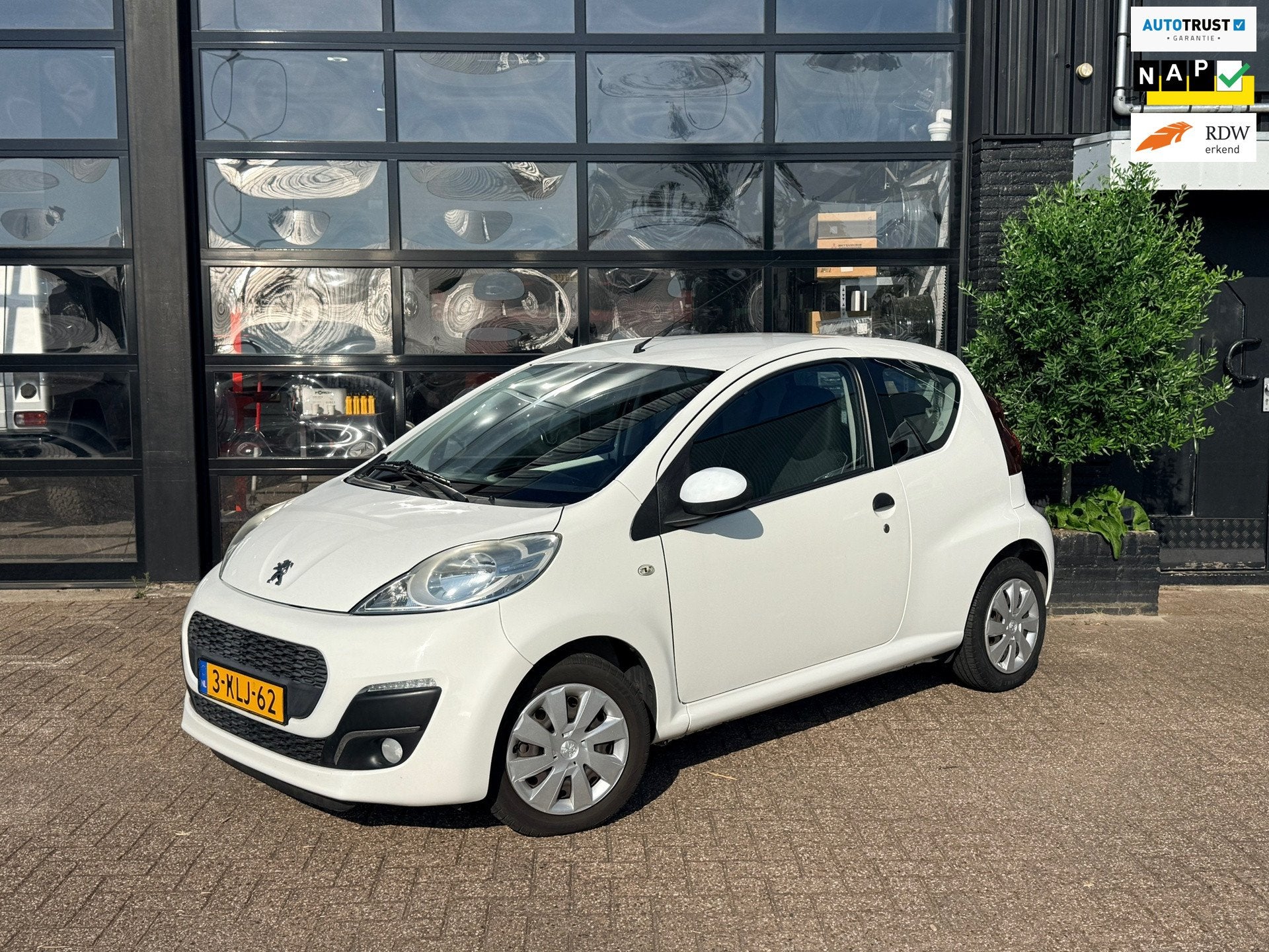 Peugeot 107 1.0 Access Accent, Auto's, Voorwielaandrijving, Euro 5, Gebruikt, 4 stoelen