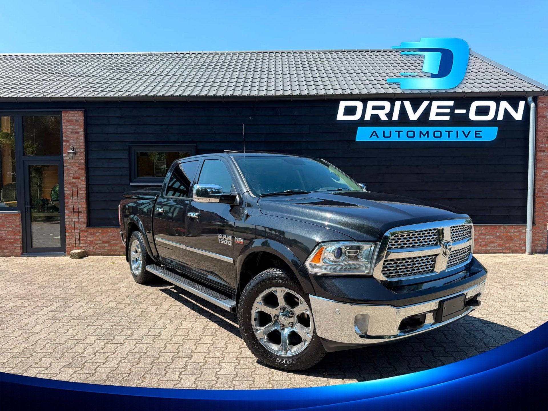 Dodge Ram 1500 5.7 V8 Crew Cab - Laramie - Pano - LPG - tone, Auto's, Dodge, Automaat, 2382 kg, Gebruikt, 5654 cc