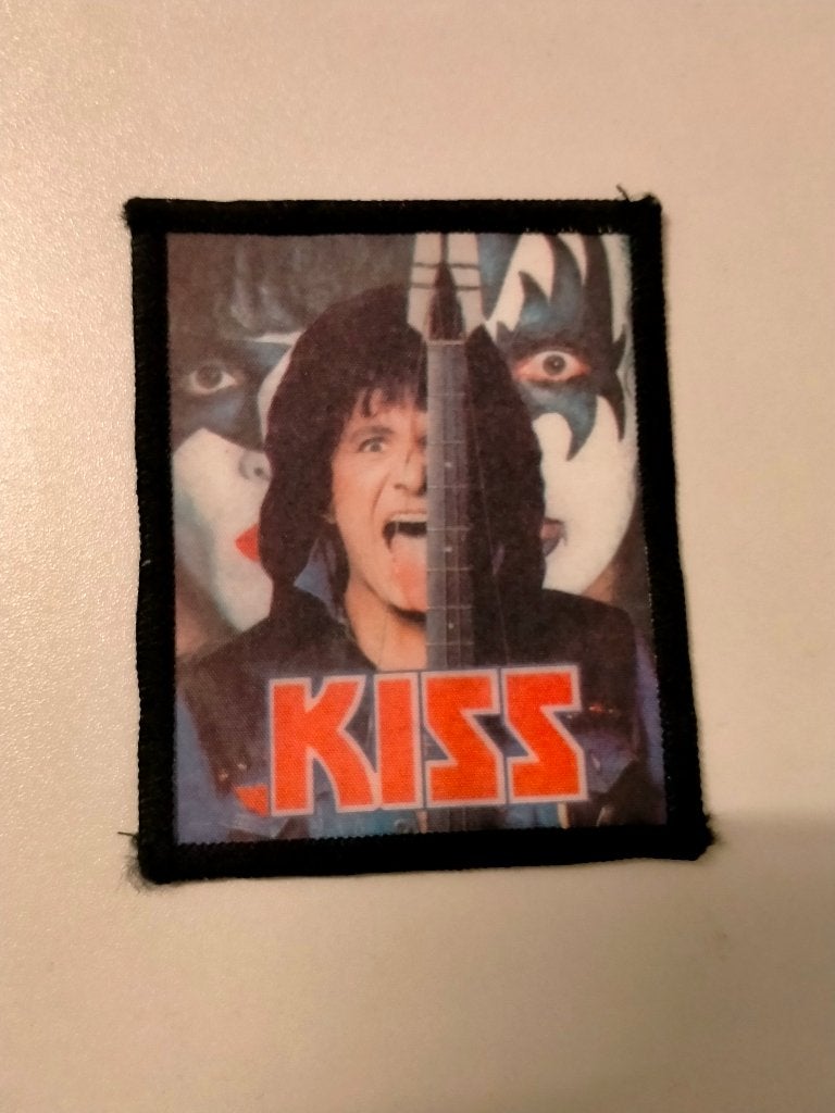 Kiss Gene Simmons gitaar logo patch embleem glamrock, Ophalen of Verzenden, Nieuw, Kleding