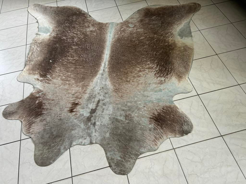Koeien kleed taupe zie foto, Ophalen, Zo goed als nieuw