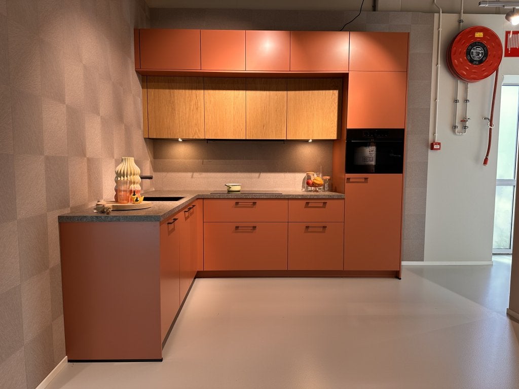 MOET NU WEG! Luxe Hoekkeuken Terracotta INCL demontage!, Postbus 140, Hoekkeuken, Nieuw, DKG keukens/Keller