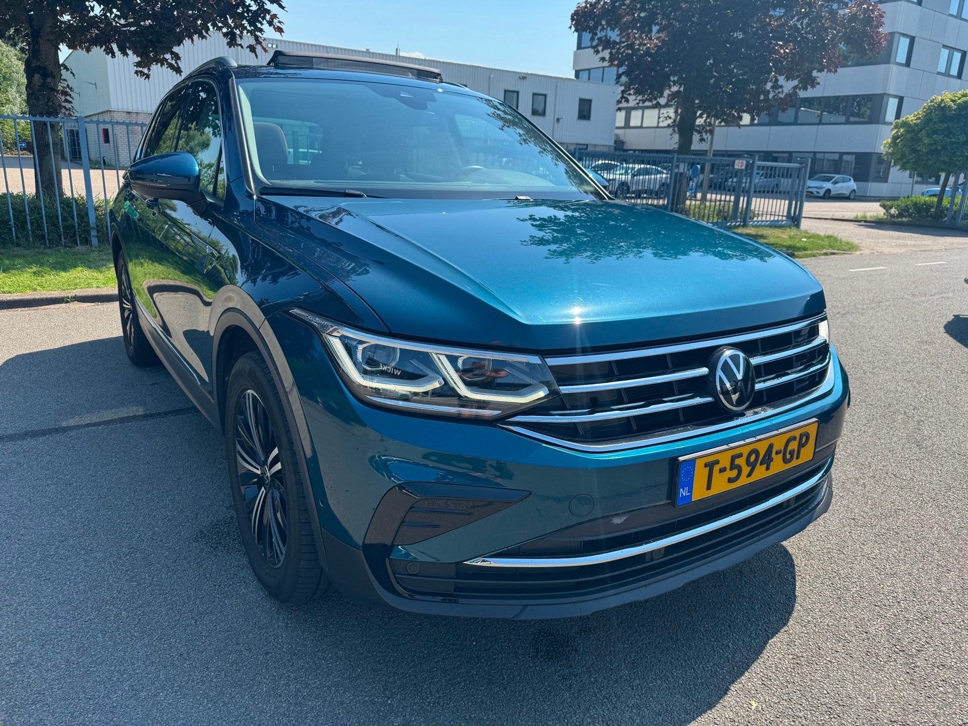 Volkswagen TIGUAN 2.0 TDI 150PK DSG PANO LED KEYLESS, Auto's, Gebruikt, 4 cilinders, Blauw, Alcantara