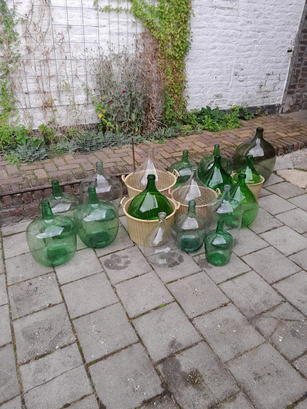 Diverse Glazen gistflessen, Ophalen
