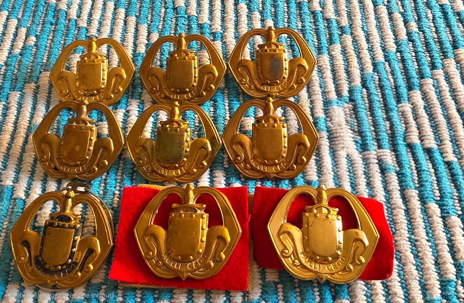 Baretembleem Infanterie. Los te koop., Ophalen of Verzenden, Marechaussee, Nederland, Embleem of Badge
