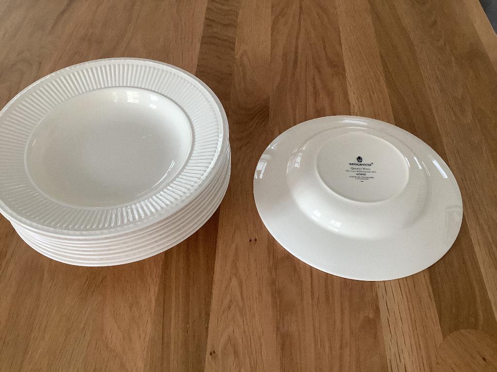 Wegdwood Edme diepe borden, 9 stuks izgs., Huis en Inrichting, Keuken | Servies, Ophalen of Verzenden, Zo goed als nieuw, Bord(en)