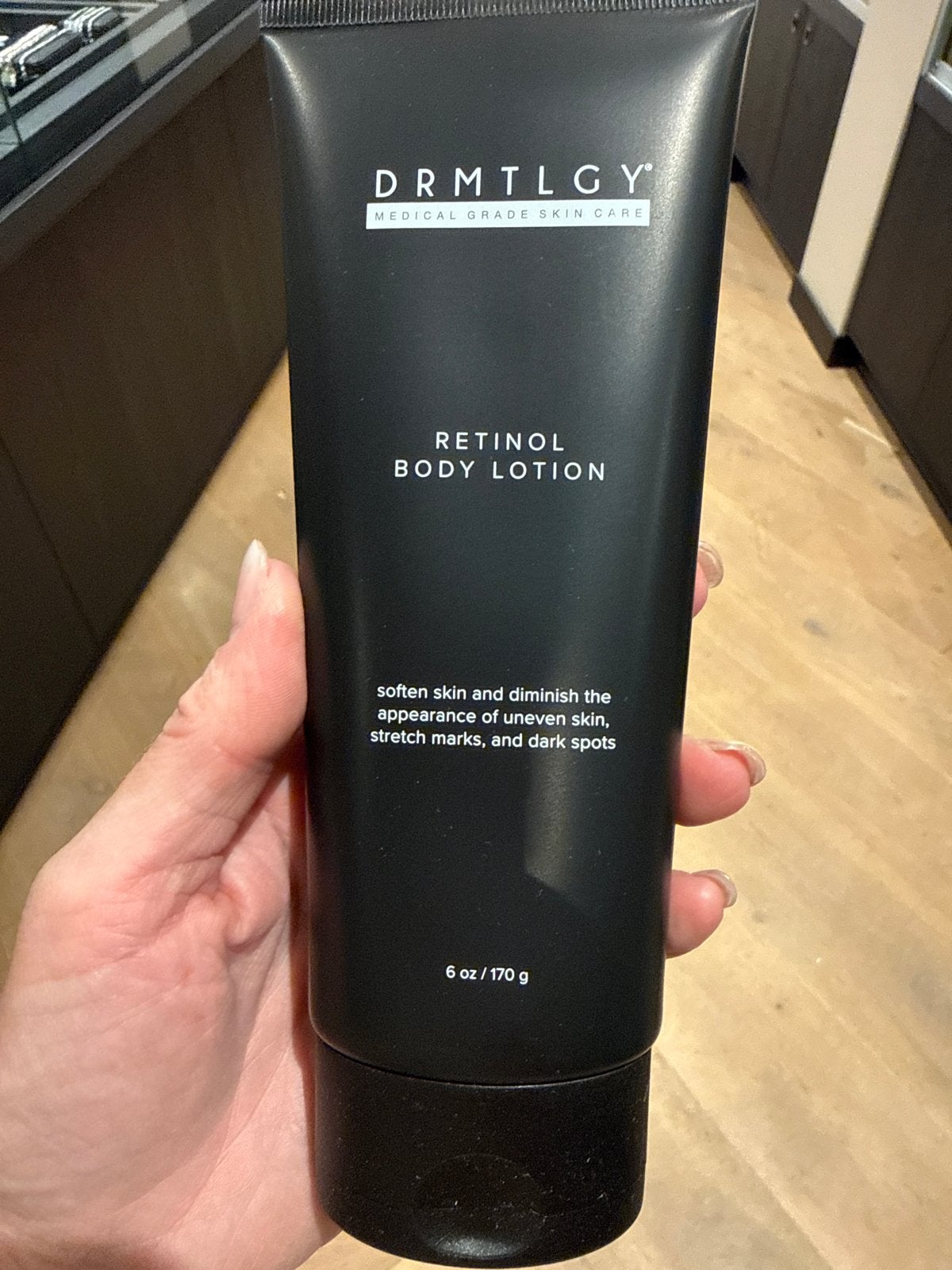 DRMTLGY Retinol Bodylotion - Verzacht en Verfijnt Huid, Ophalen of Verzenden, Nieuw, Bodylotion, Crème of Olie
