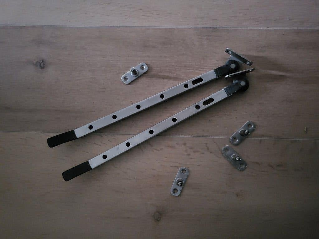 Raamuitzetters 4 stuks, Ophalen, Gebruikt, Rvs, Schuif of Grendel