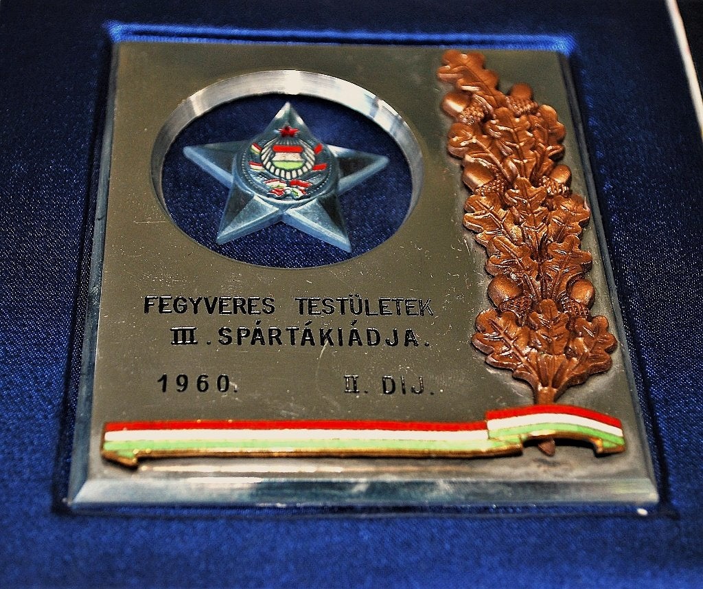 Gewapend Korps 1960 Plaque in Doos 16 x 15 cm Socialistisch, Antiek en Kunst, Ophalen of Verzenden
