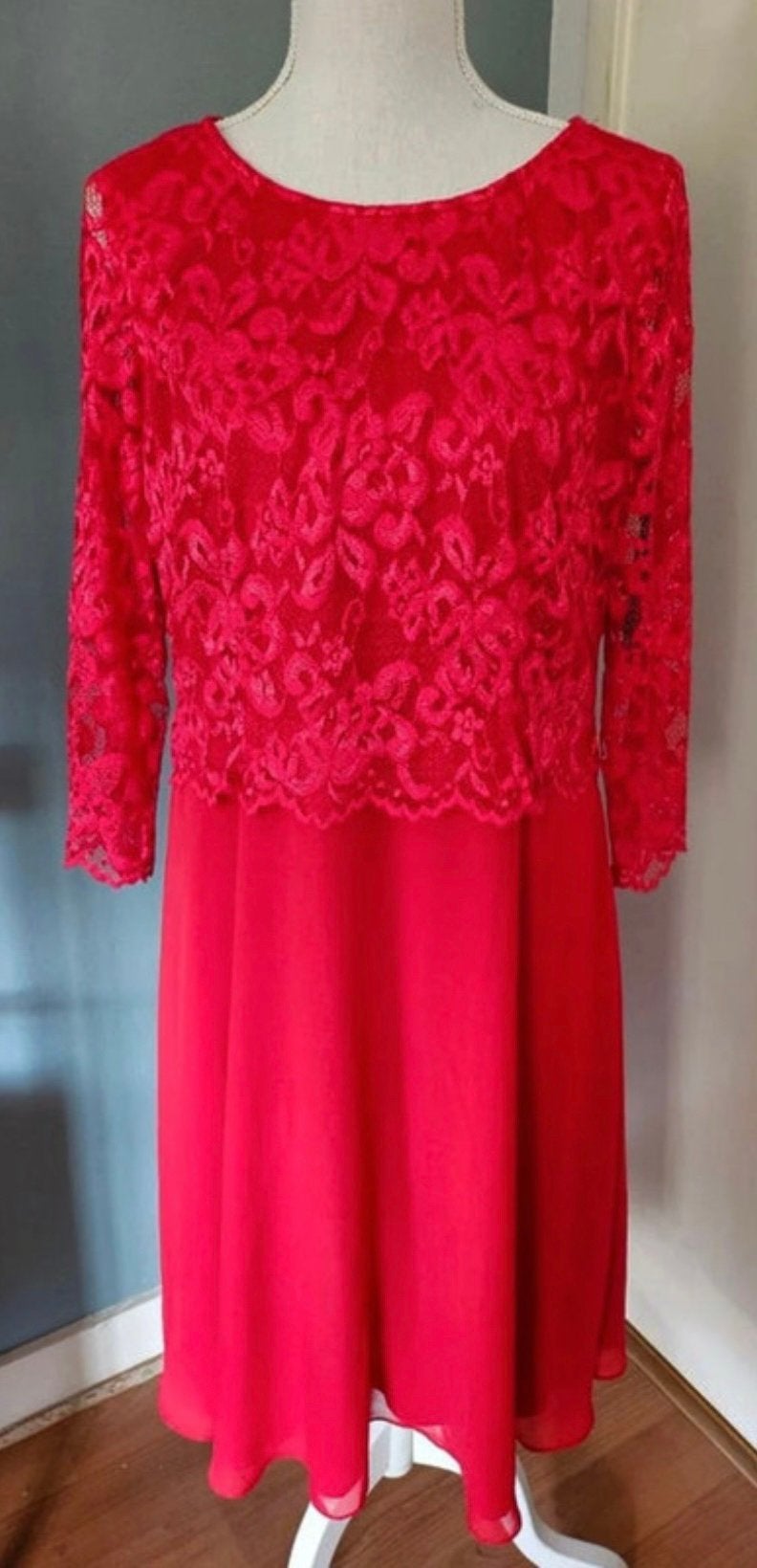 Mooie rode jurk met kant, merk Vera Mont - maat 44, nieuw, Kleding | Dames, Jurken, Nieuw, Maat 42/44 (L), Rood, Onder de knie