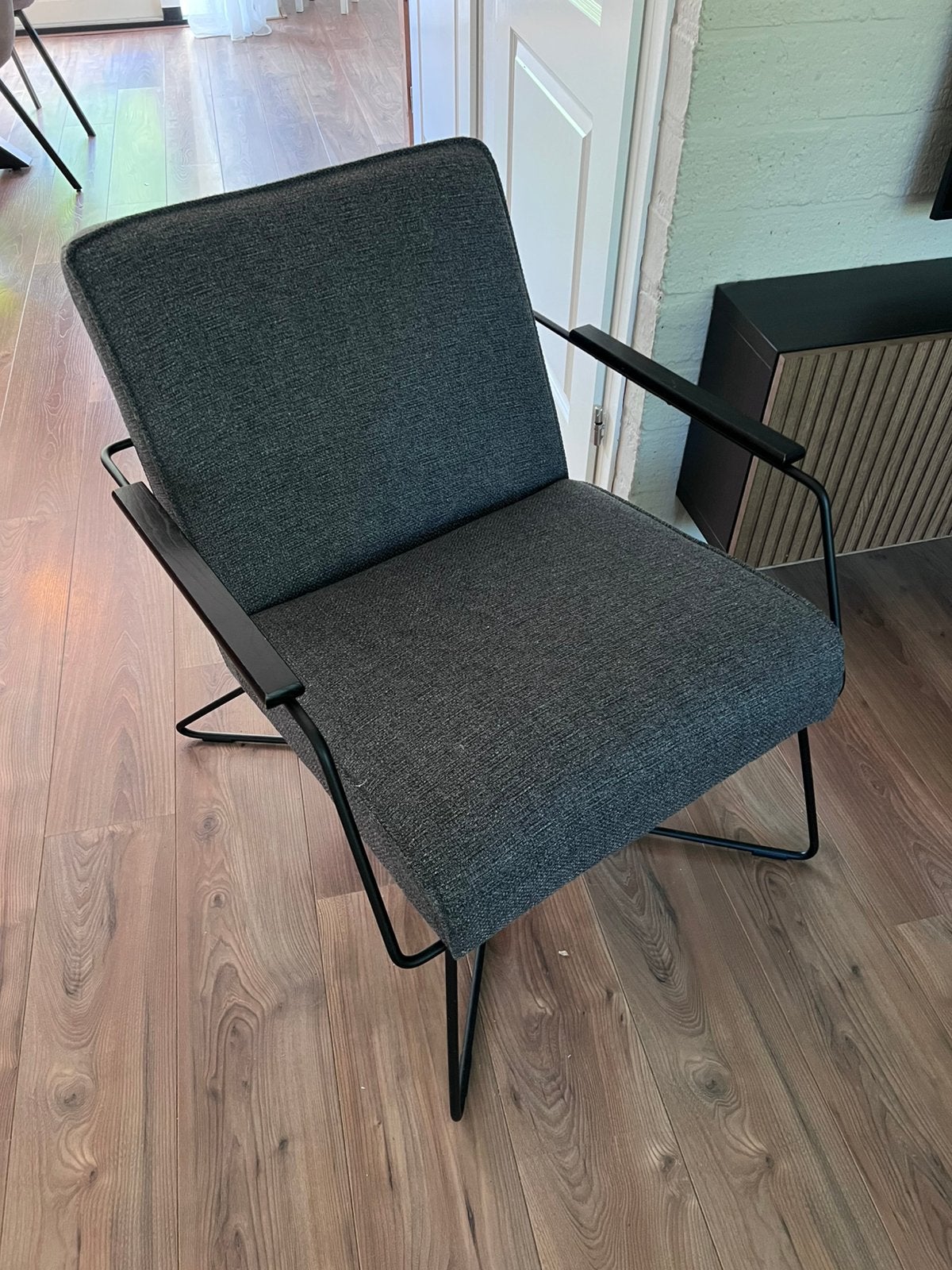 Antraciet kleurige stoel/fauteuil. Zo goed als nieuw, Ophalen, Zo goed als nieuw, 75 tot 100 cm, 50 tot 75 cm