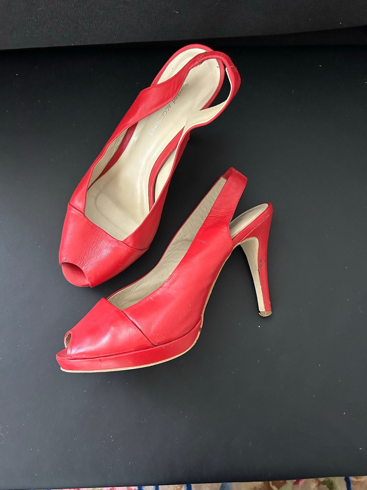 Rode Leren Slingbacks - Bijenkorf - Maat 40 - Hak 7 cm, Pumps, Ophalen of Verzenden, Zo goed als nieuw, Rood