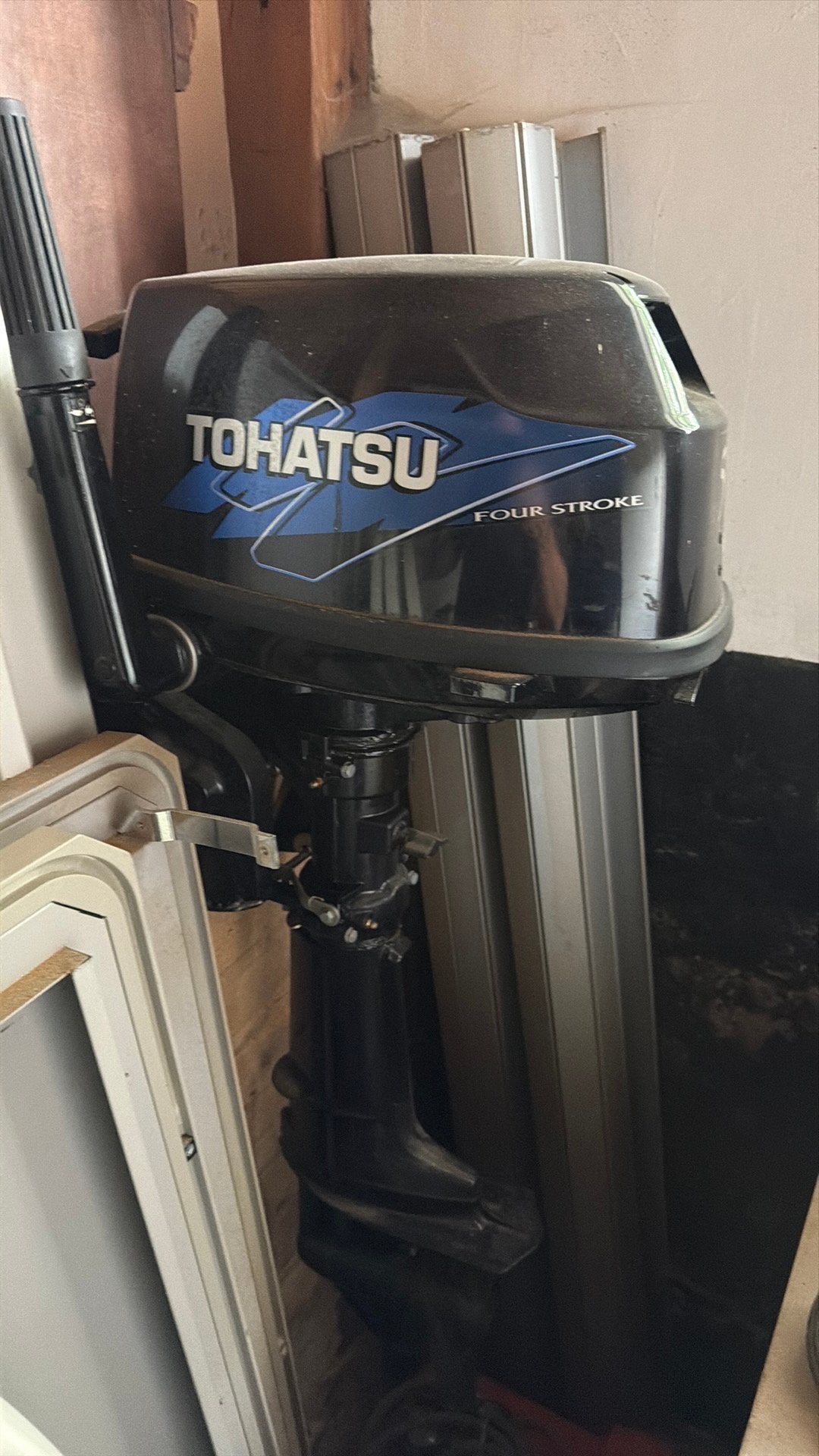 Tohatsu buitenboordmotor langstaart 5 pk incl tank, Ophalen, 5 tot 10 pk, Viertaktmotor, Zo goed als nieuw