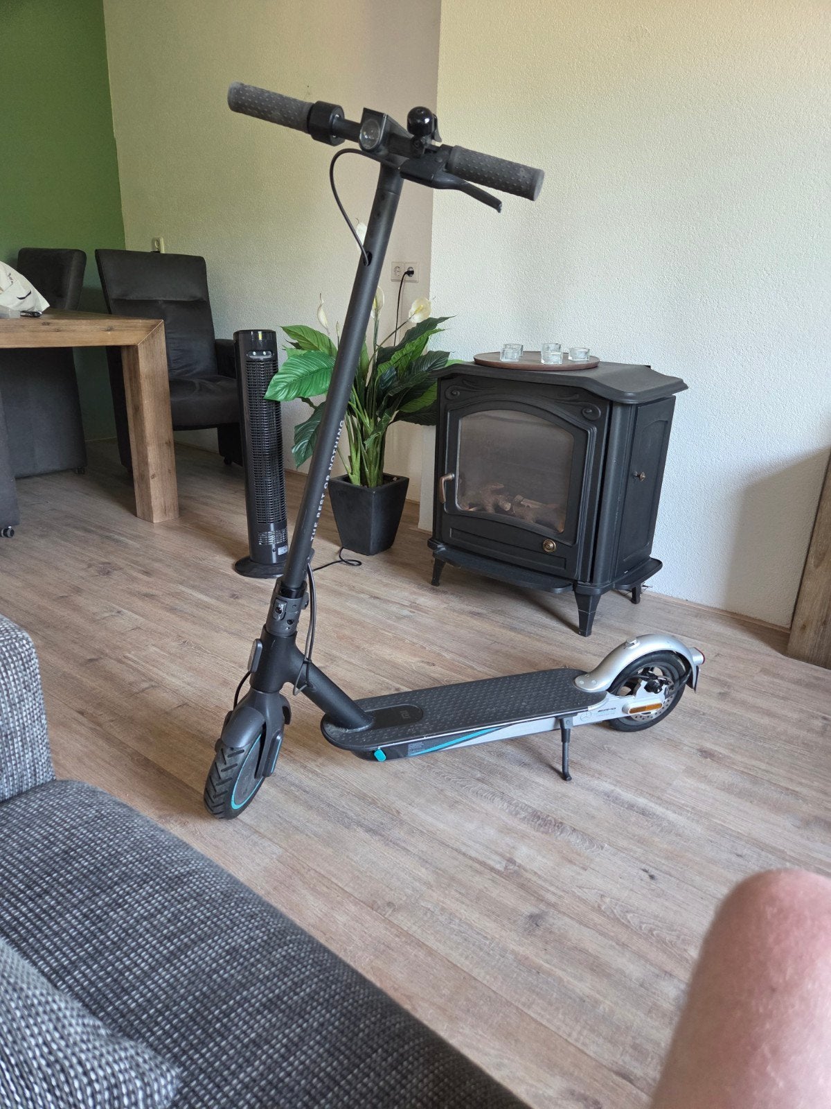 Xiaomi Mi Electric Scooter Pro 2 Mercedes AMG Petronas, Fietsen en Brommers, Steps, Zo goed als nieuw, Elektrische step (E-scooter)