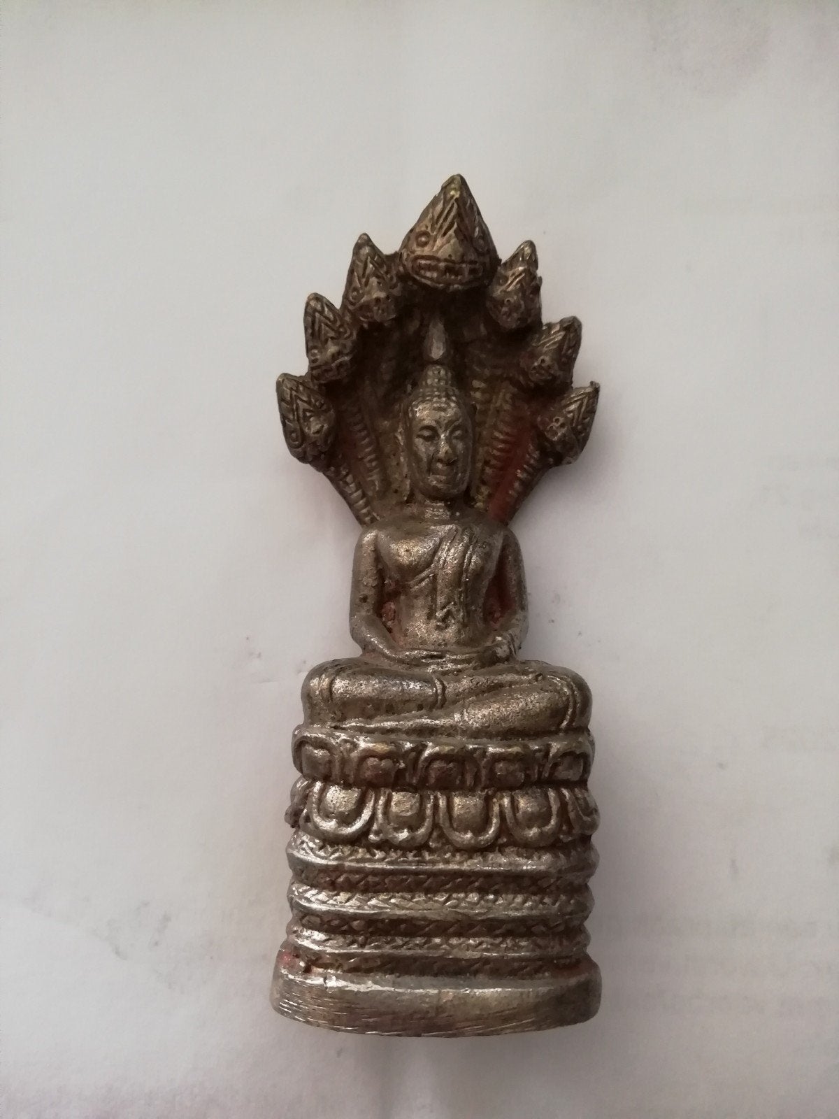 Oud bronzen Boeddhabeeld met Naga-slang - 12 cm, Bruin, Handgemaakt, Ophalen of Verzenden, Overige herkomsten