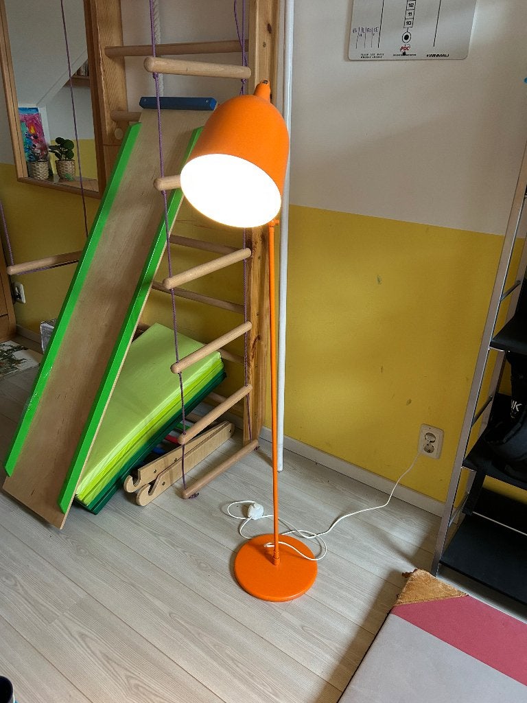 Staande lamp oranje, vloerlamp. Vintage look., Huis en Inrichting, Lampen | Vloerlampen, Zo goed als nieuw, 150 tot 200 cm, Ophalen