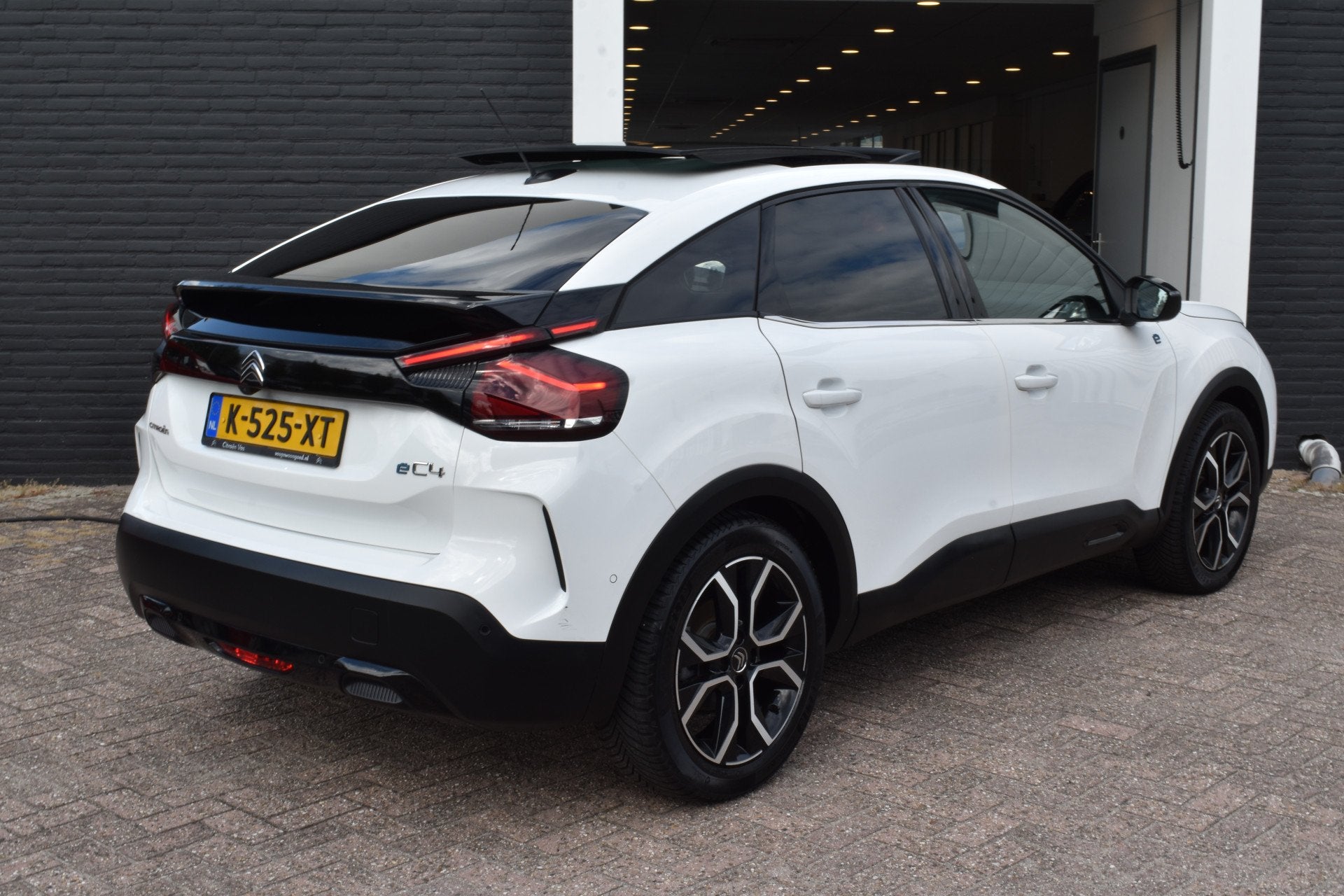 Citroën Ë-C4 Shine 50 kWh | SOH 91% | Navigatie | Aircondi, Auto's, Dealer onderhouden, 136 pk, Gebruikt, Zwart