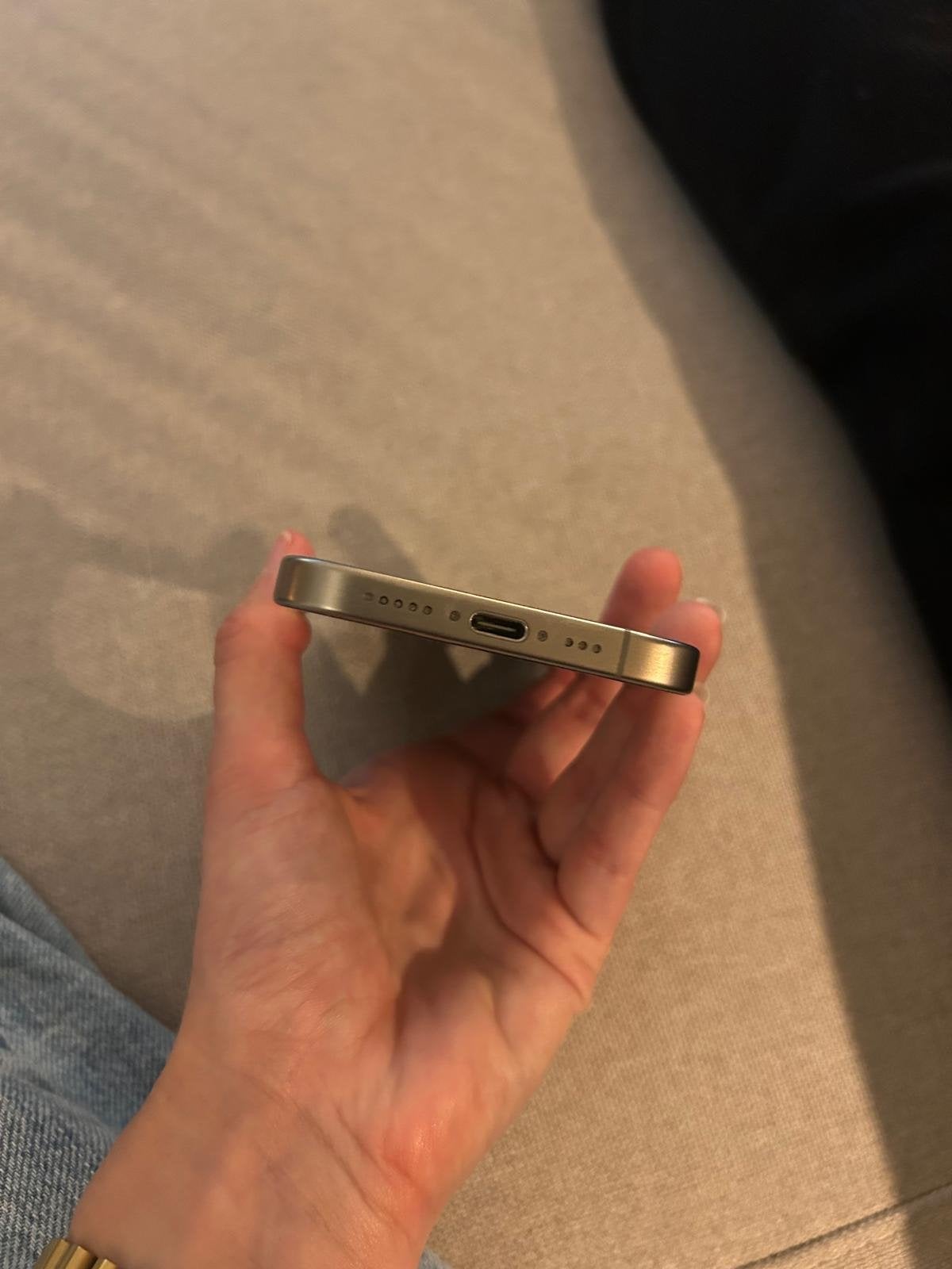 Foto 10 van iPhone 15 Pro 256GB - Zo goed als nieuw