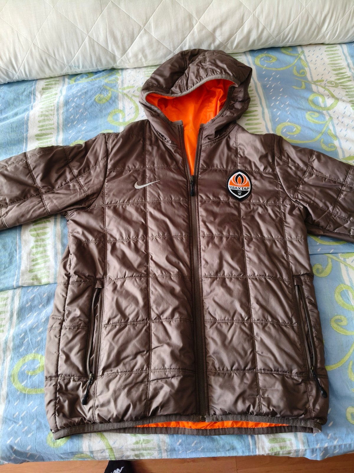 Nike Shakhtar Donetsk omkeerbare jas - Bruin/Oranje - Maat M, Bruin, Maat 48/50 (M), Nike, Ophalen of Verzenden
