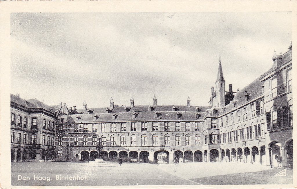 Den Haag. Oude Ansichtkaart . Binnenhof. **, Verzenden, 1940 tot 1960, Ongelopen, Zuid-Holland