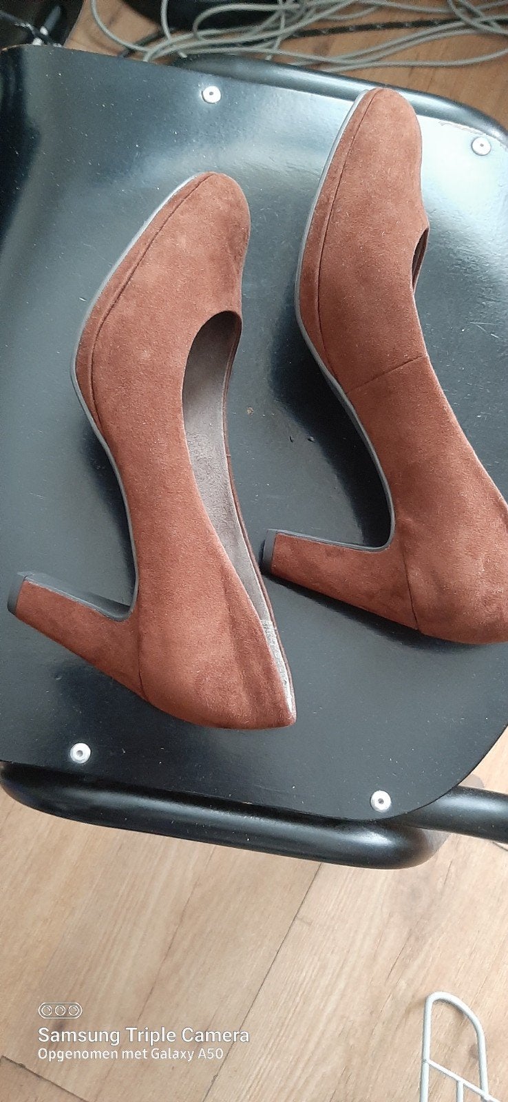 Bruine suède pumps met lage hak, Ophalen, Zo goed als nieuw, Bruin, Schoenen met lage hakken