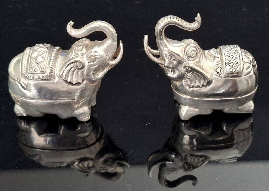2 Antieke Cambodia Khmer Zilver Olifant Betel Doosjes, Ophalen of Verzenden, Zilver