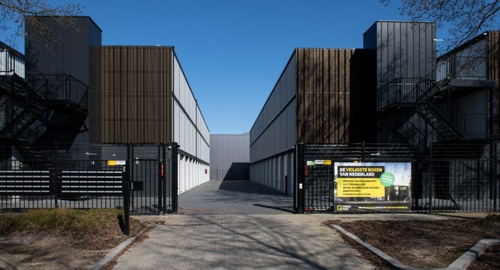 8 opslagboxen te koop in A'foort en Breda (verhuurde staat), 21 m², Belegging, Bedrijfsruimte