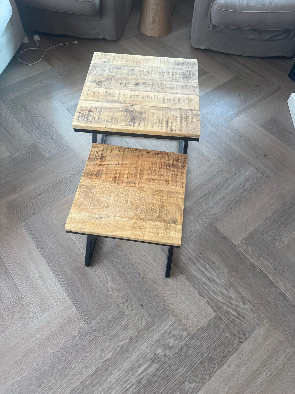Set van 2 industriële salon/bijzettafels - nestbaar, Minder dan 55 cm, Gebruikt, Vierkant, Hout
