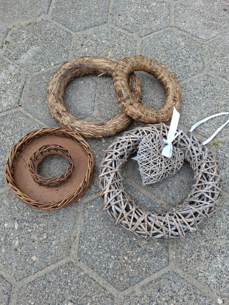 Diverse decoratieve kransen en schaal, Huis en Inrichting, Woonaccessoires | Kransen, Ophalen of Verzenden, Gebruikt