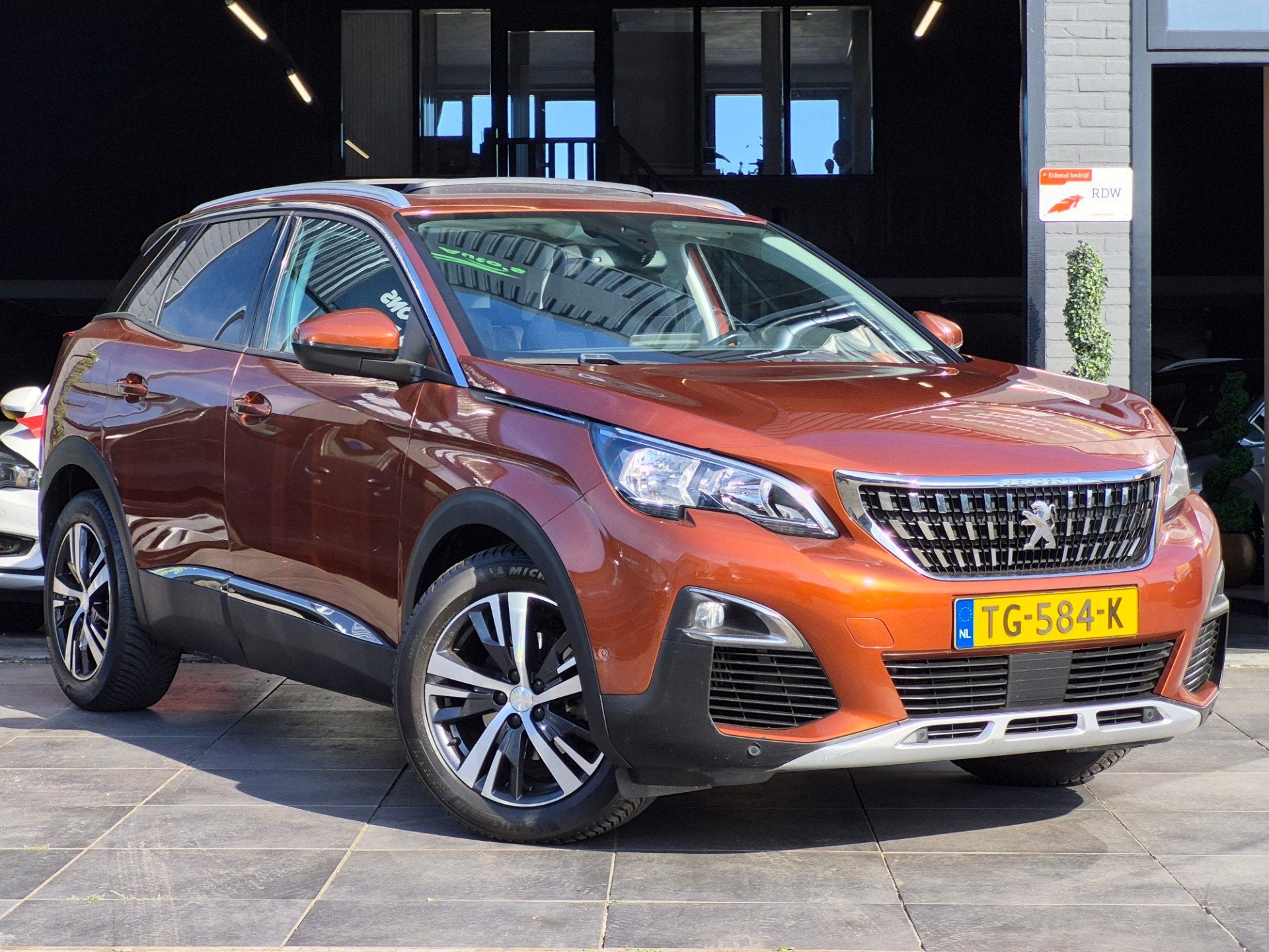 Peugeot 3008 1.2 PureTech Allure|Panorama|Trekhaak|NW Riem, Gebruikt, 1199 cc, Parkeersensor, Leder en Stof