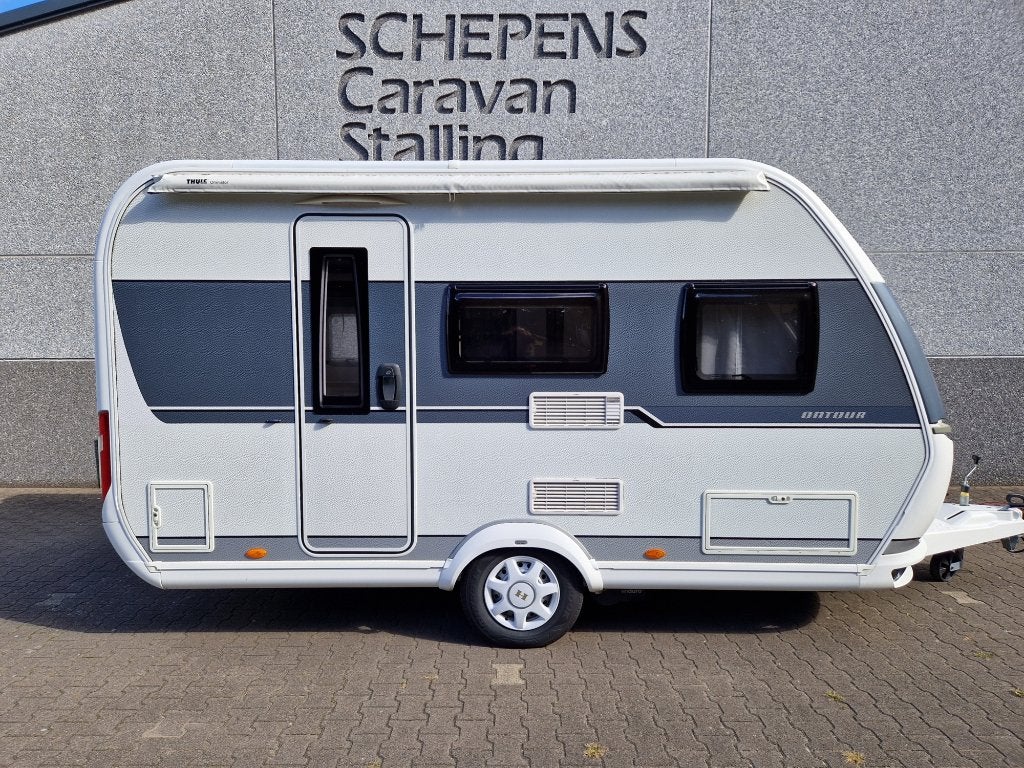 Hobby on Tour 390 SF 2018/2019 met mover + Thule zakluifel, Hobby, Bedrijf, Treinzit, Dwarsbed
