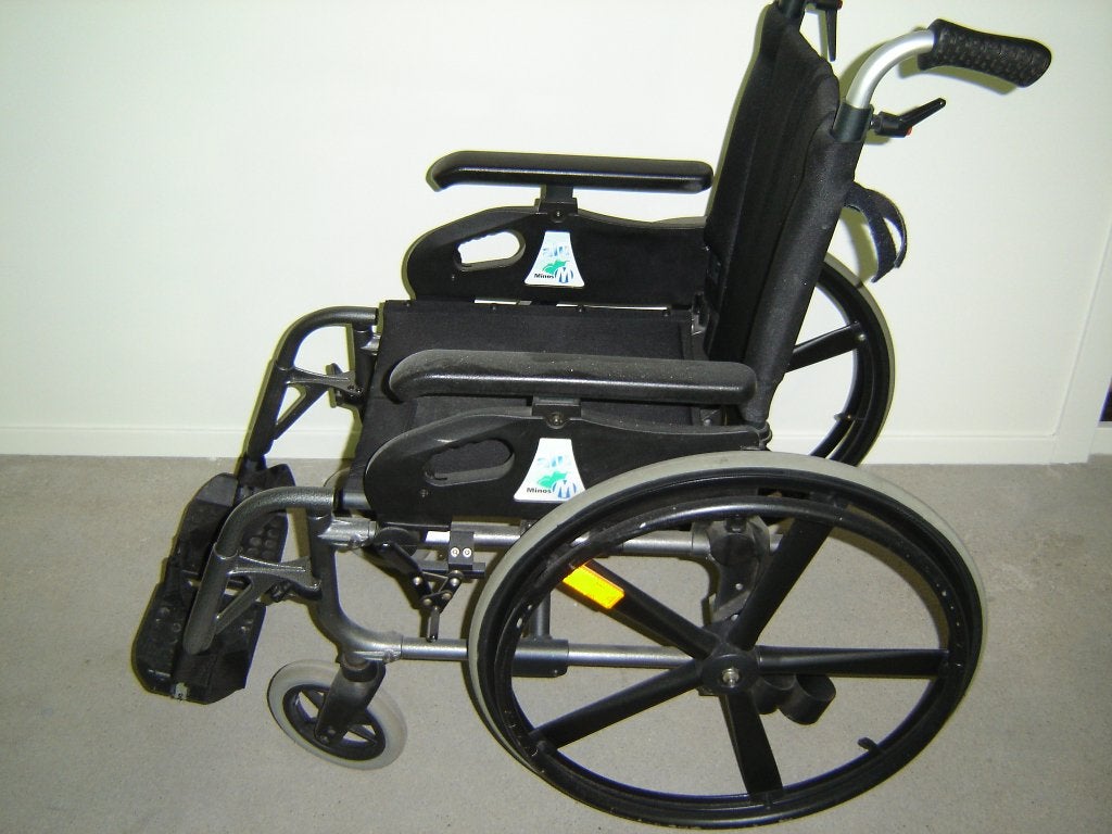Minos aluminium lichtgewicht opvouwbare rolstoel, Diversen, Ophalen, Inklapbaar, Gebruikt, Duwrolstoel