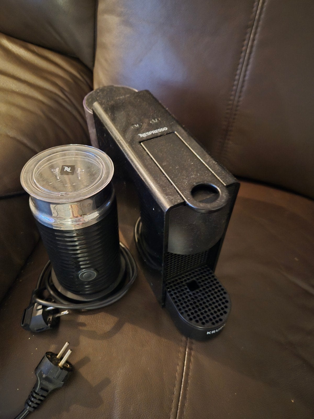 KRUPS Nespresso XN1118 Essenza Mini Zwart + Aerroccino3, Ophalen, Gebruikt, Espresso apparaat, 1 kopje