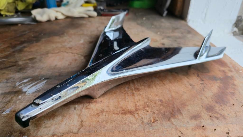 Hoodembleem Chevrolet 55-56, Gebruikt, Chevrolet, Voor, Ophalen of Verzenden