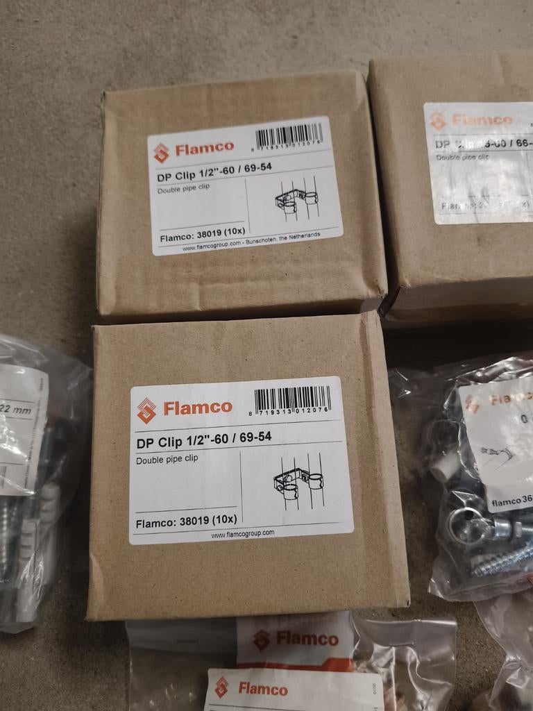 Flamco Pijpclips voor leidingen en radiatorbevestiging, Doe-het-zelf en Verbouw, Minder dan 30 cm, Minder dan 60 cm, Ophalen of Verzenden