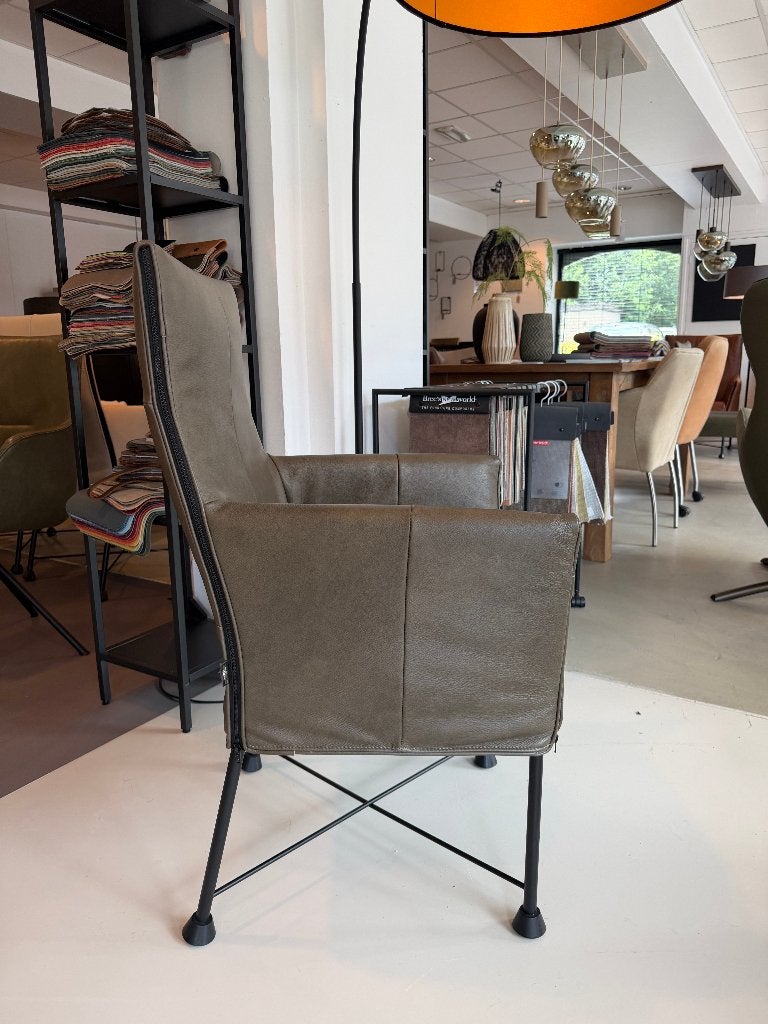 Montis Chaplin hergestoffeerd set van 4 | Woonloods Dongen, Ophalen, Nieuw, Leer, Vijf, Zes of meer stoelen
