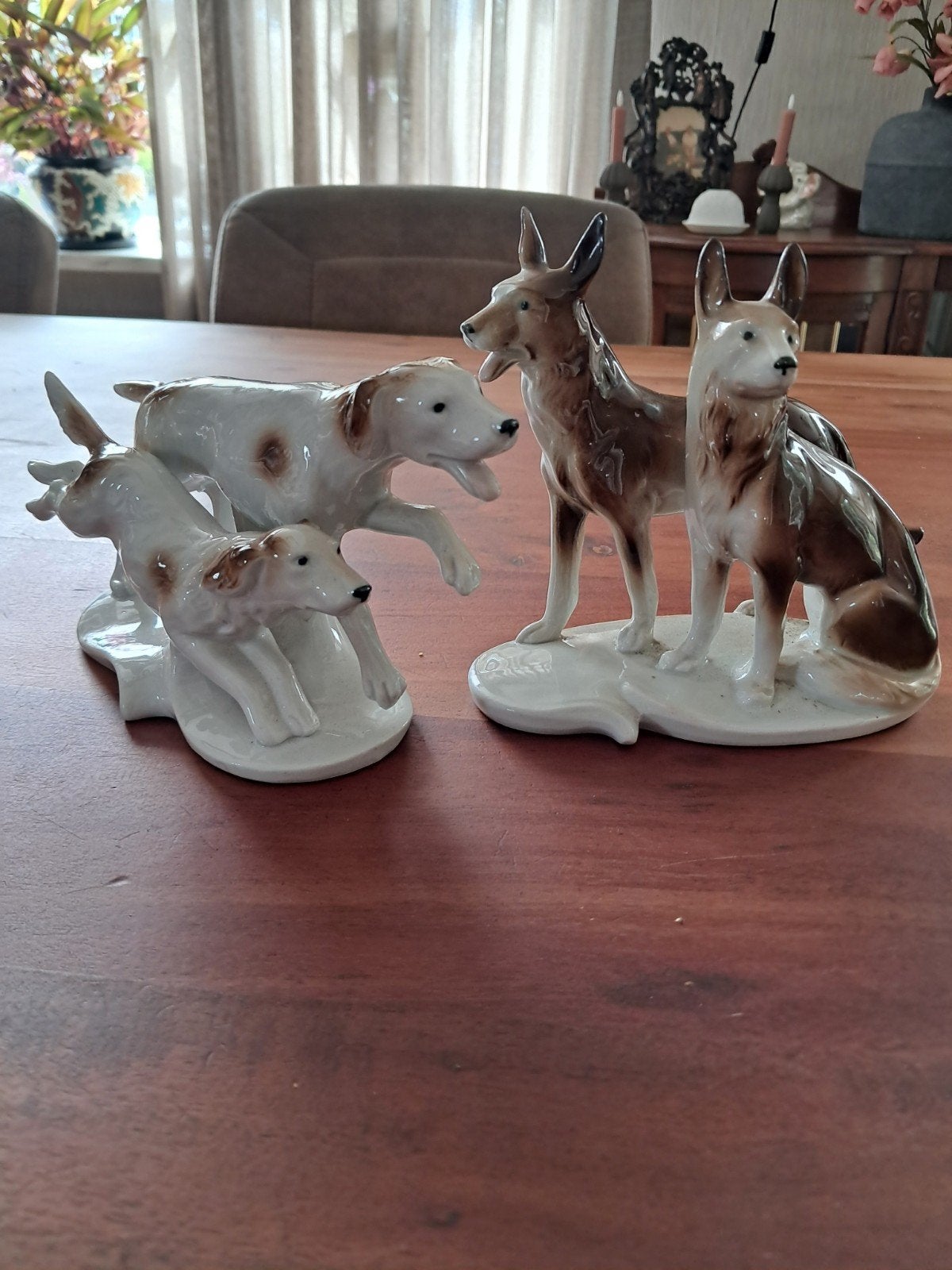 Set van 4 porseleinen hondenbeelden: jachthonden en herders, Ophalen of Verzenden