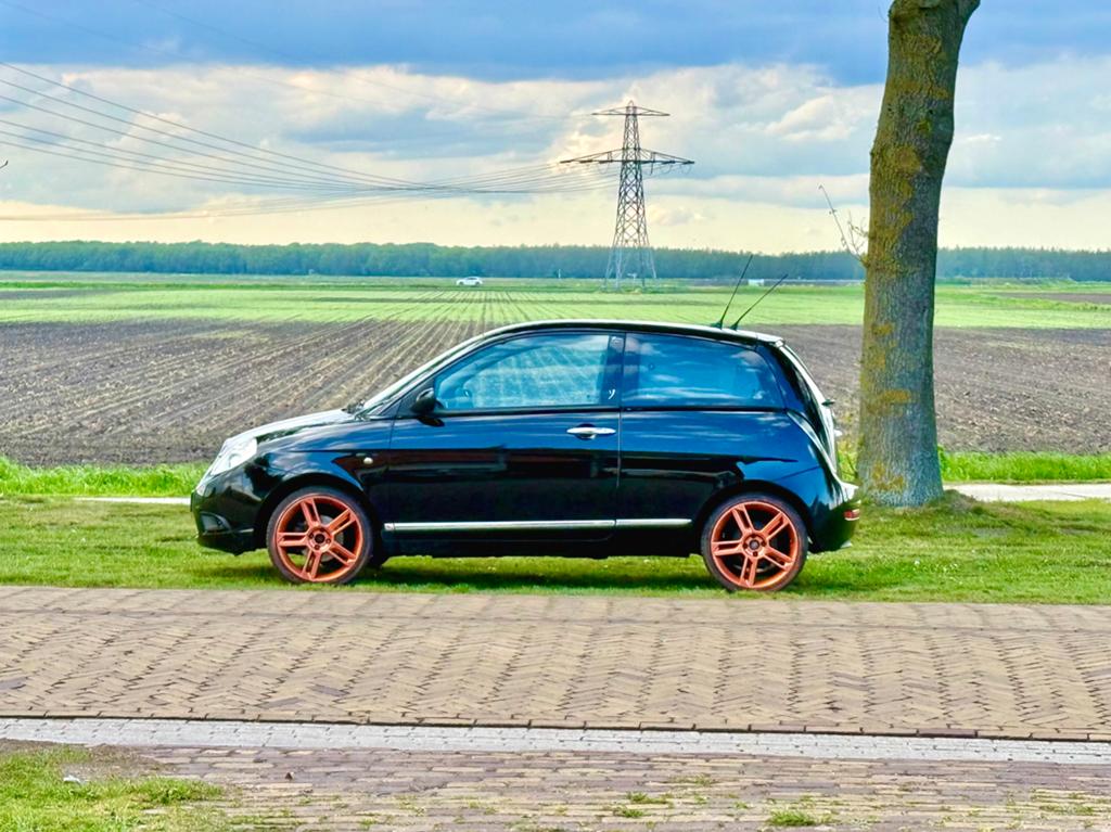 Lancia Ypsilon 1.3 JTD 2008 Zwart ‘17inch. apk ‘27. LED., Auto's, Voorwielaandrijving, Stof, 4 cilinders, Zwart
