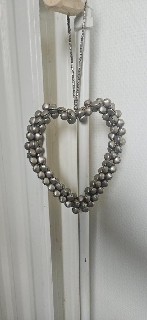 Hartvormige decoratie van belletjes - 16x14 cm, Ophalen, Gebruikt, Overige stijlen, Metaal