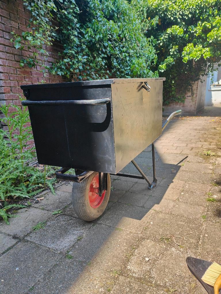 Gereedschap kruiwagen, Ophalen, Gebruikt